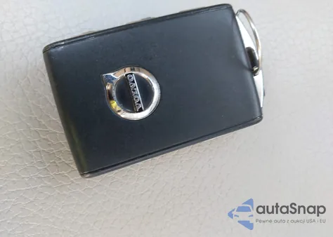 2021 Volvo Xc60 T5 Momentum z USA, uszkodzony, nr VIN YV4102RK3M1738375